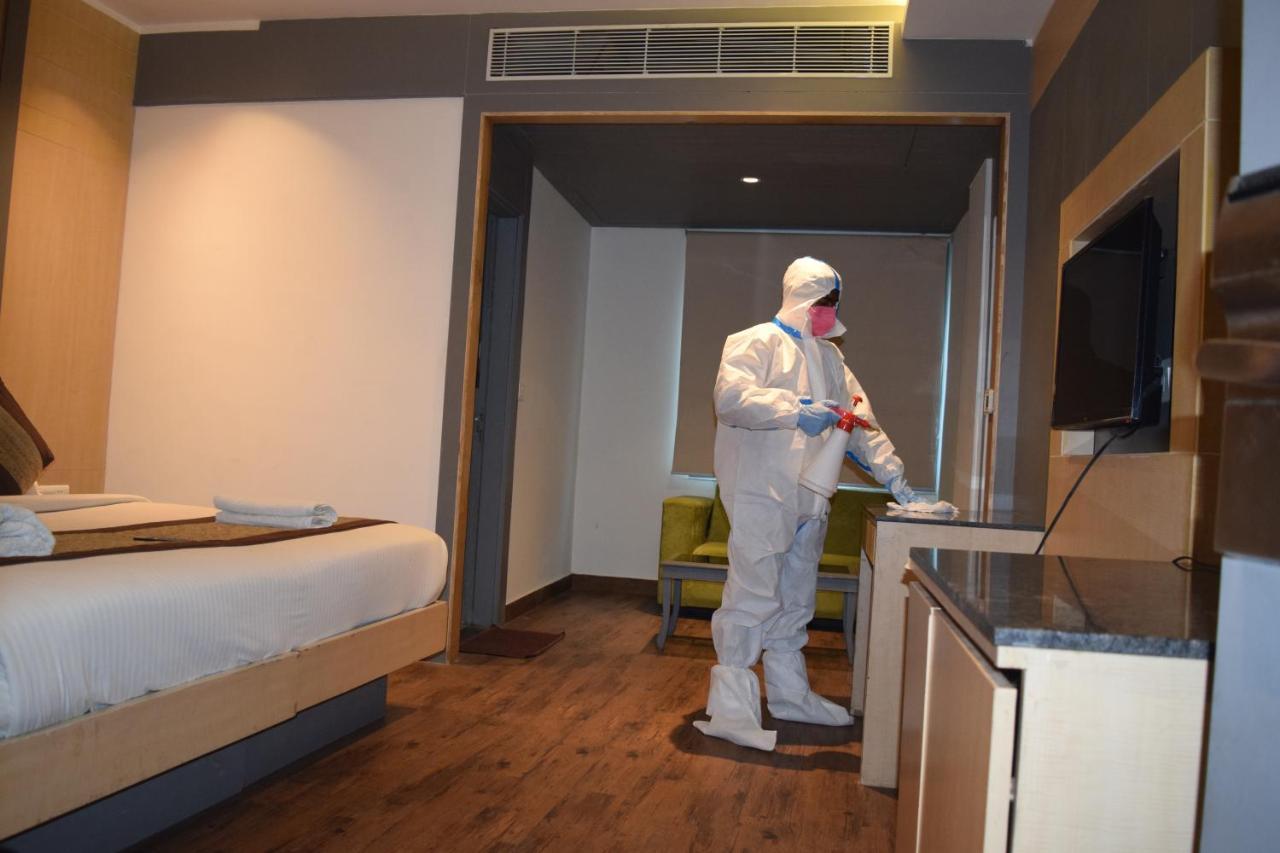 Hotel Superb 5 Mins Walk From New Delhi Station Buitenkant foto