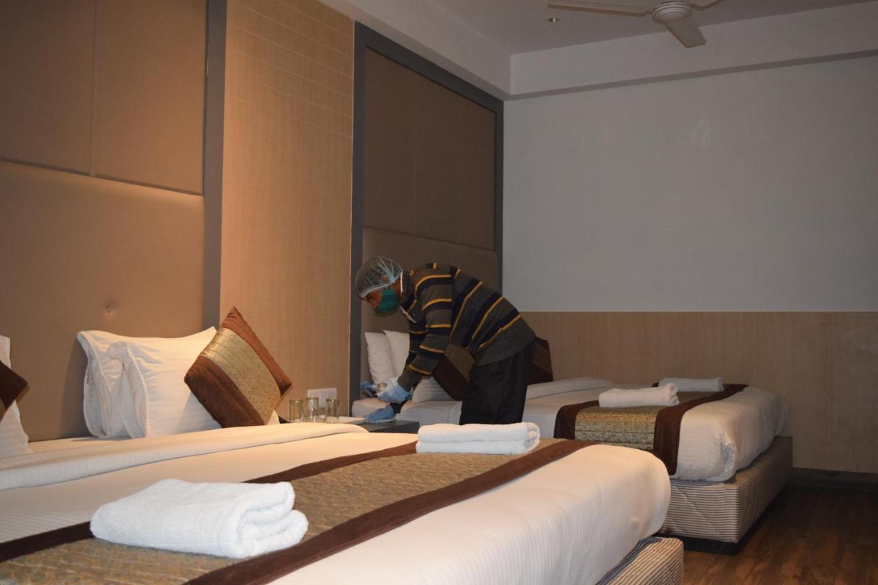 Hotel Superb 5 Mins Walk From New Delhi Station Buitenkant foto
