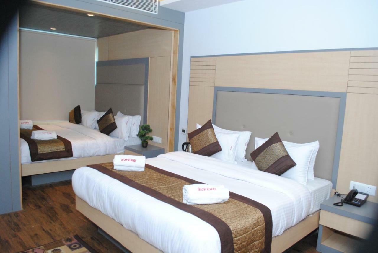 Hotel Superb 5 Mins Walk From New Delhi Station Buitenkant foto