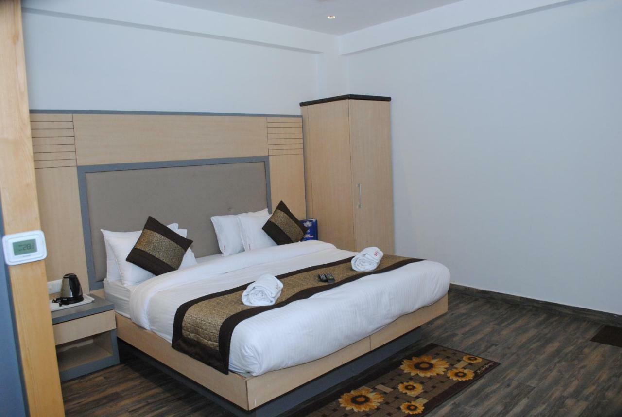 Hotel Superb 5 Mins Walk From New Delhi Station Buitenkant foto