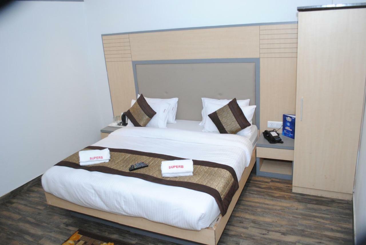Hotel Superb 5 Mins Walk From New Delhi Station Buitenkant foto