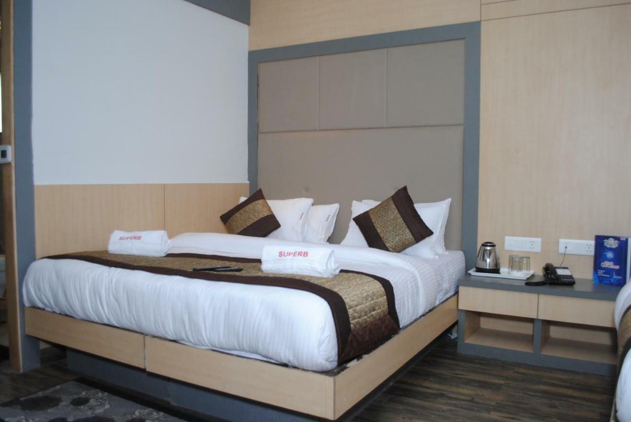 Hotel Superb 5 Mins Walk From New Delhi Station Buitenkant foto